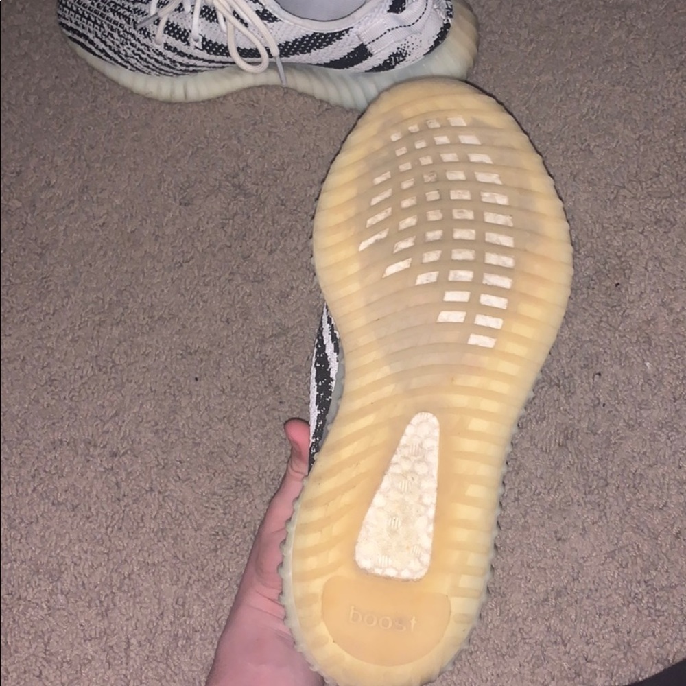 Yeezy 350 v2 Zebra (No Box) - Picture 8 of 9